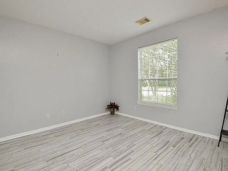 2515 Lansing Cir — Photo 11