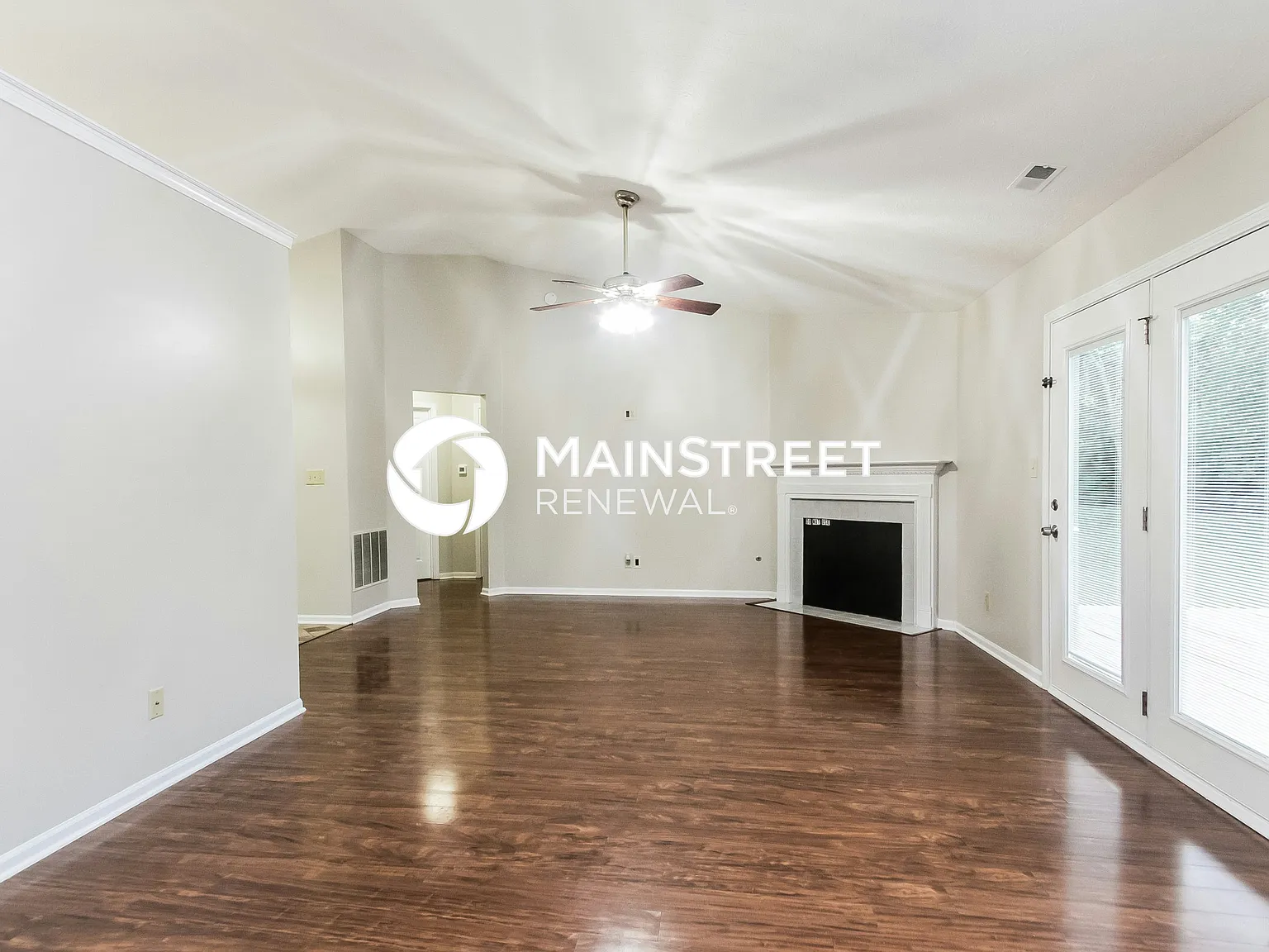 942 N Mill Run Blvd — Photo 3
