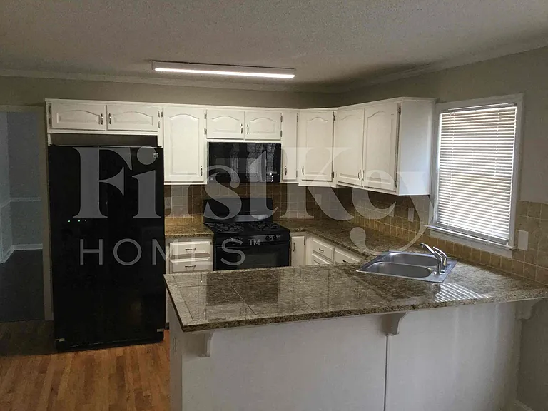 138 Springfield Dr — Photo 3