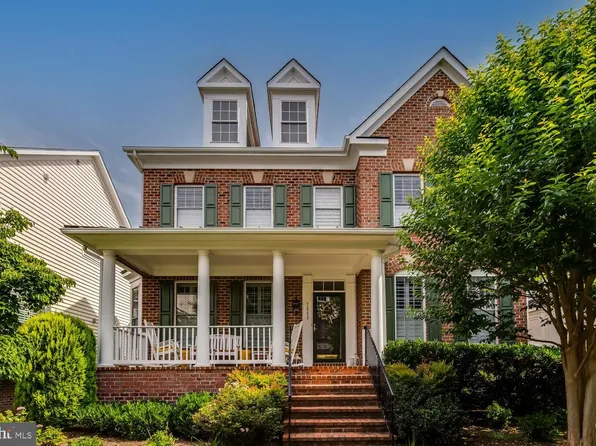 7853 Railroad St, Dunn Loring, VA 22027
