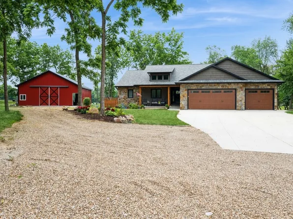 4636 W Blue Rd, Walker, IA 52352