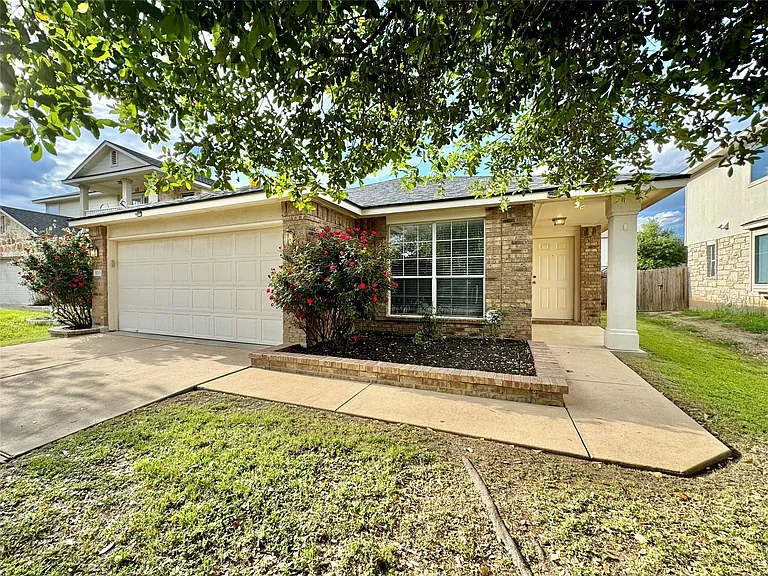 1015 Aiken Dr — Photo 2