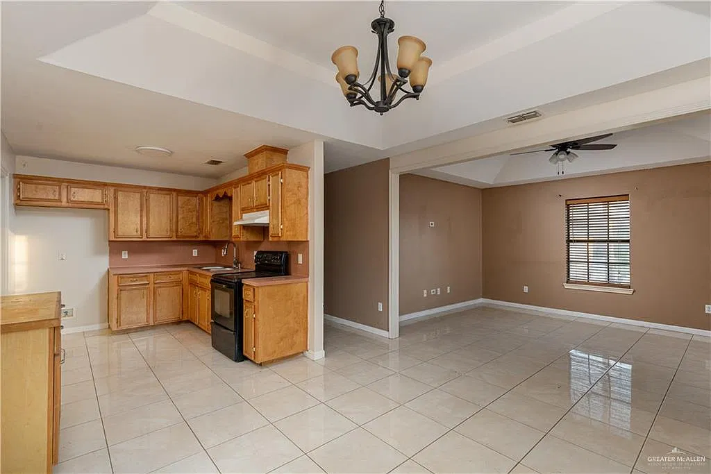 3 bed, 2.0 bath, 1294 sqft, $1,700 — Photo 4