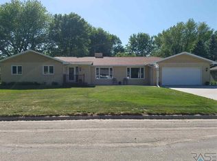 806 5th Ave SE, Pipestone, MN 56164