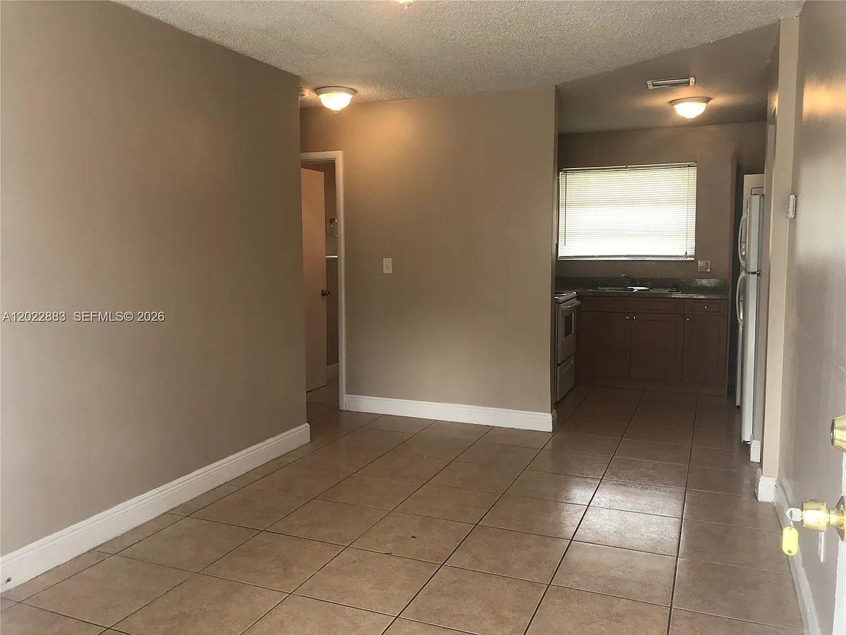 Building Photo - 13315 Alexandria Dr #3
