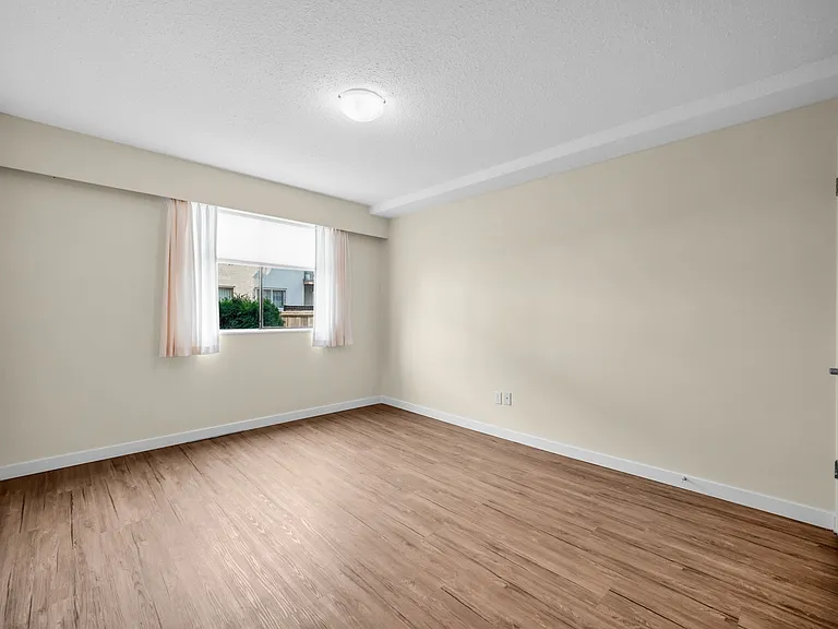 5130 Irving St — Photo 10