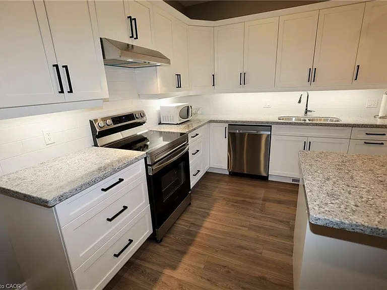 9 Silver Creek Cres — Photo 3