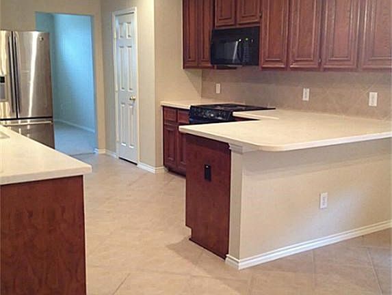 3rd image of 878 Cape Coral Ct