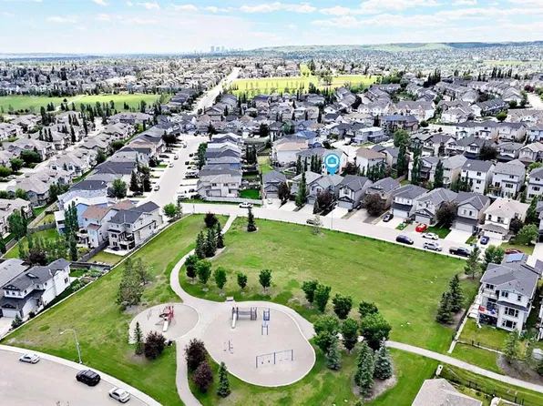144 N Pantego Close NW, Calgary, AB T3K 0K2