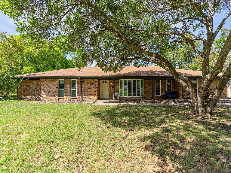 6207 Linden Ln — Photo 1