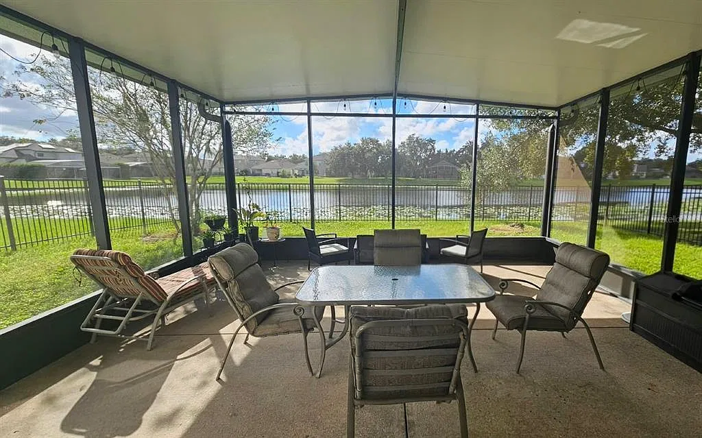 4 bed, 2.5 bath, 1987 sqft, $3,000 — Photo 4