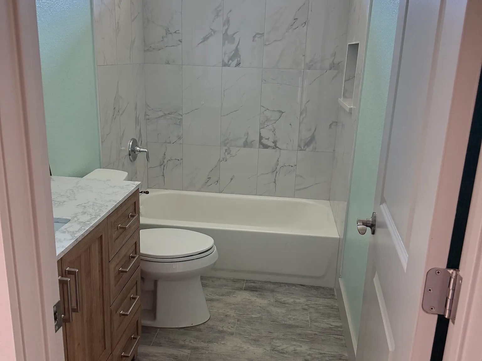 4 bed, 2300 sqft, $2,400 — Photo 2