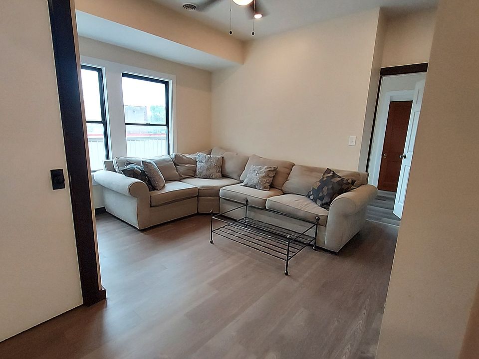 1st image of 4631 Broadway Ave #4
