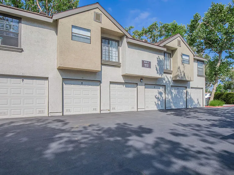 Oak Tree Court Apartment Homes — Photo 8
