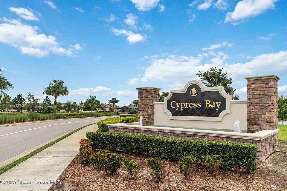 4 bed, 2.0 bath, 1828 sqft, $2,400 — Photo 4
