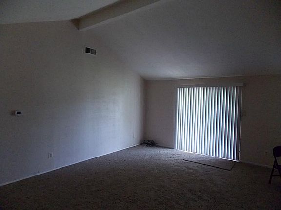 4th image of 4015 Glenn Ricki Dr