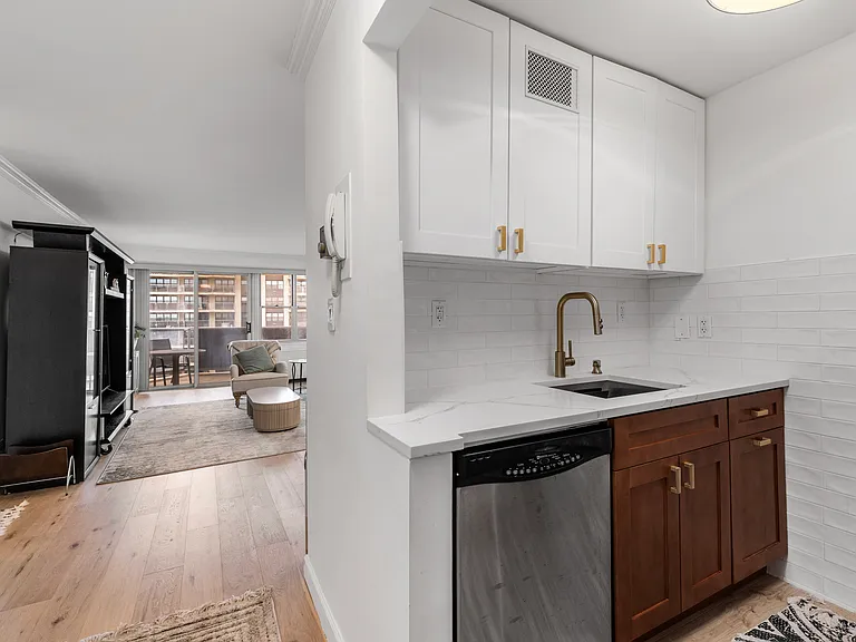17-85 215th St #14L — Photo 3