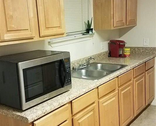 4th image of 2216 W Lakeview Ave