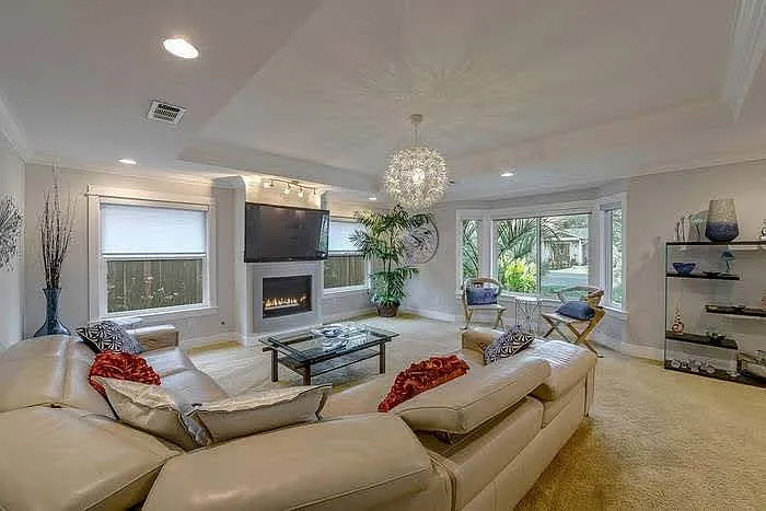 764 Almarida Dr — Photo 3