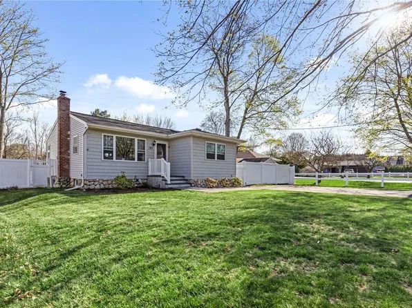 780 Hubal Street, Bohemia, NY 11716