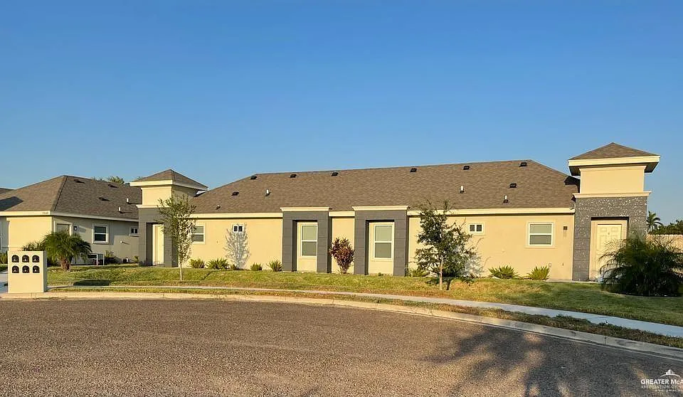 1040 N English Ave #4