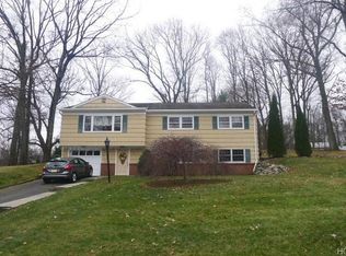 47 Wilshire Dr, Chestnut Ridge, NY 10977