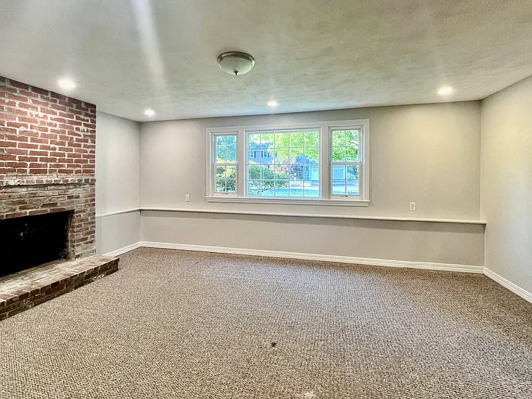 9 Brooks Rd — Photo 35