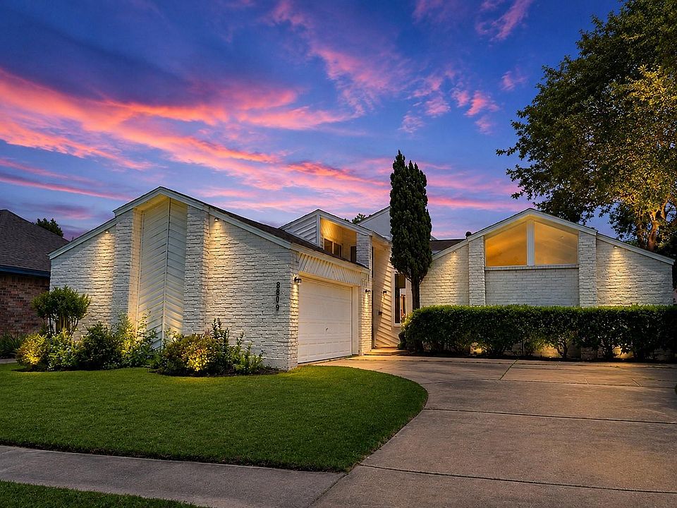 1st image of 8818 Oakleaf Forest Dr