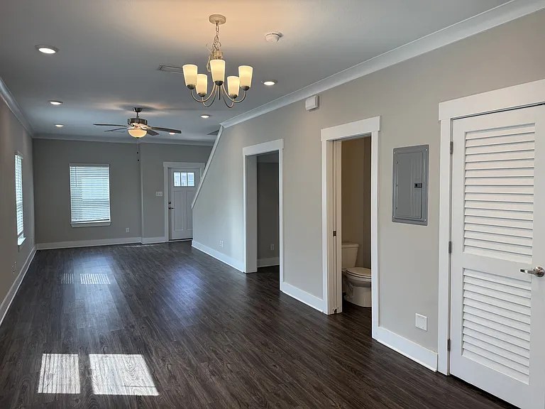 202 Date Palm Ln #1 — Photo 8
