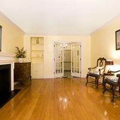 Sold by R New York | media 11