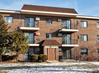 972 N Rohlwing Rd APT 101A, Addison, IL 60101