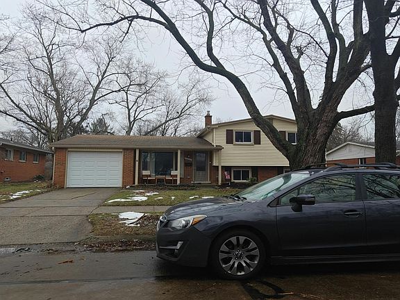 3rd image of 21044 Birchwood St