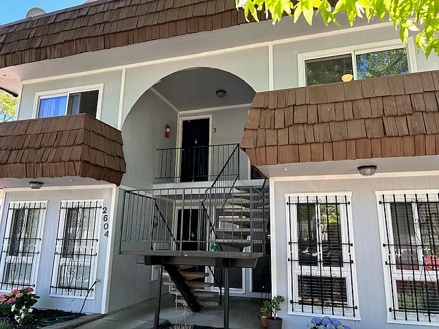 2604 O St #4 — Photo 1