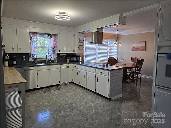 4th image of 3025 School St