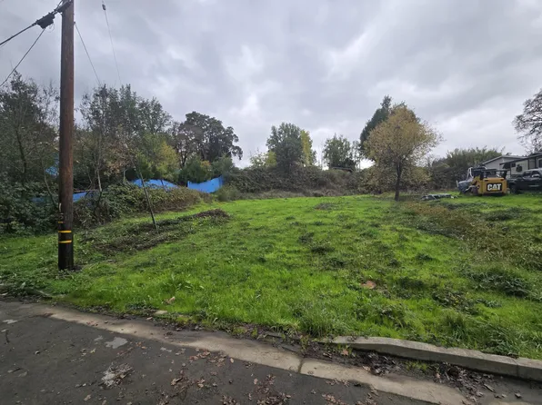 671 Orchard Ln, Redway, CA 95560