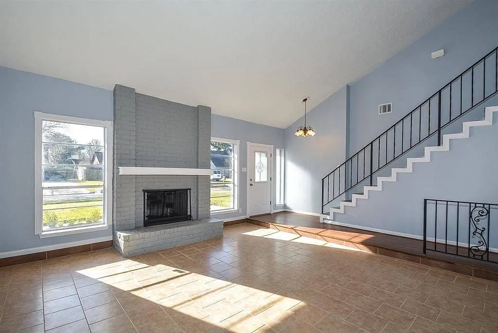 Building Photo - 22722 Fincastle Dr