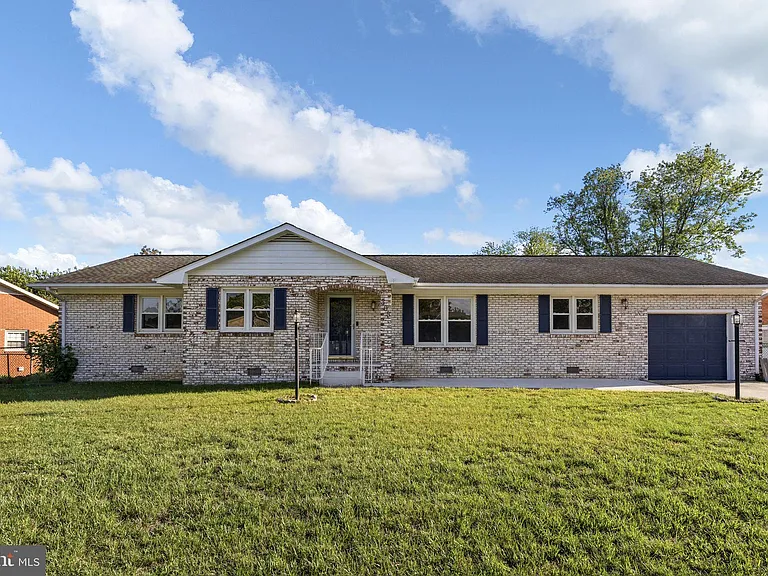 308 Butternut Dr — Photo 1