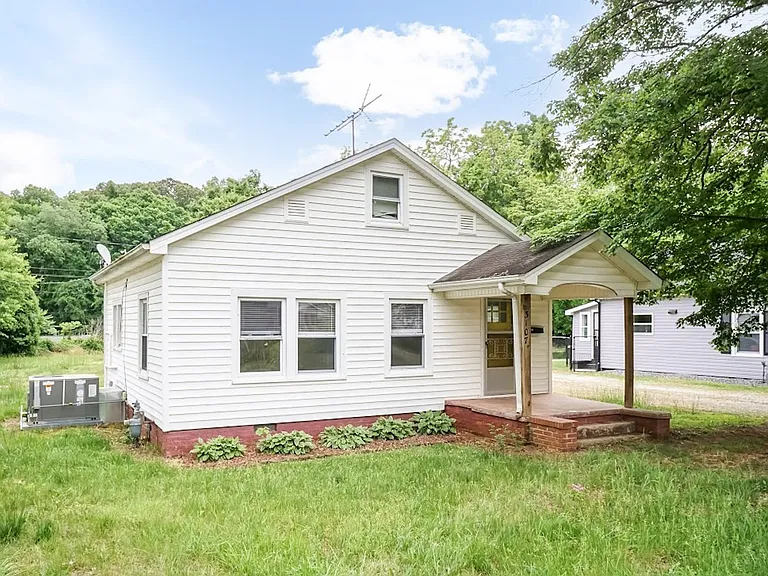 3107 Lucas St — Photo 3