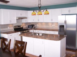 1212 Clover Ridge Dr, Rapid City, SD 57701