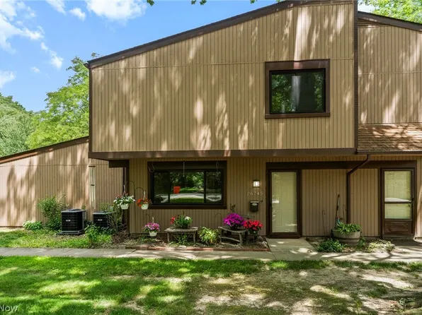 26745 Lake Of The Falls Blvd, Olmsted Falls, OH 44138