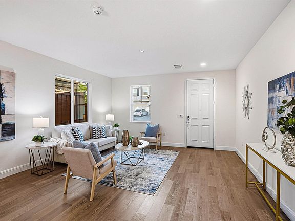 3rd image of 2525 Modena Dr