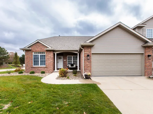 2 Arbor Ct, Bloomington, IL 61704