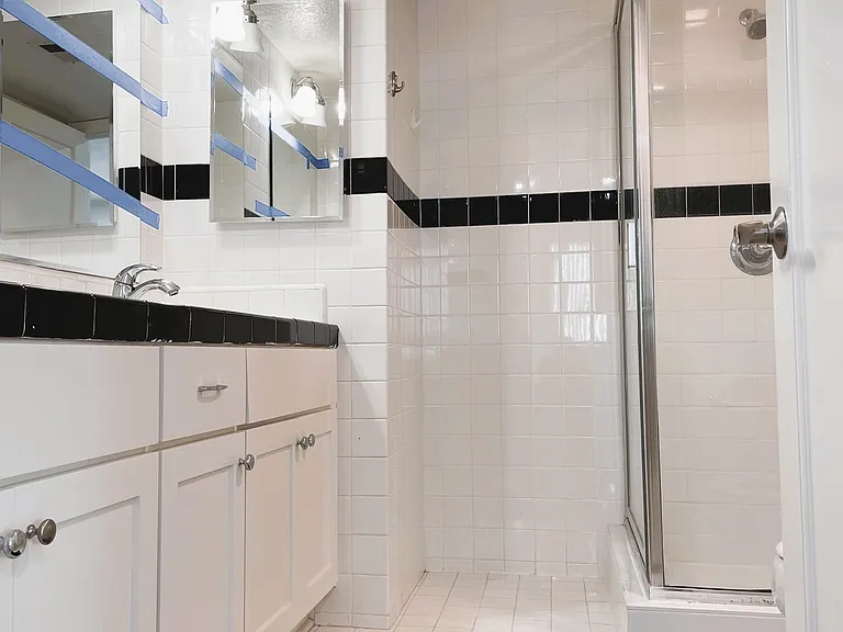 515 S Hobart Blvd #9 — Photo 16