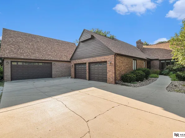 4601 Pagoda Ln, Lincoln, NE 68516