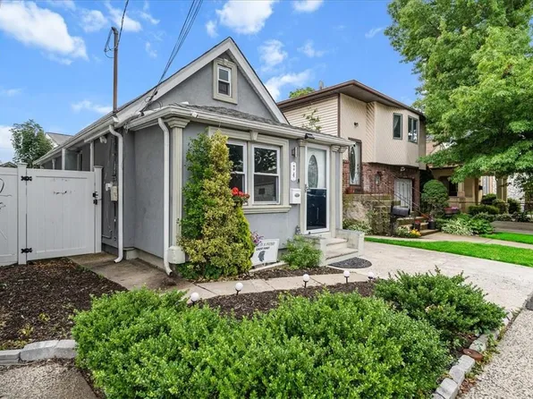24 Biltmore Avenue, Elmont, NY 11003