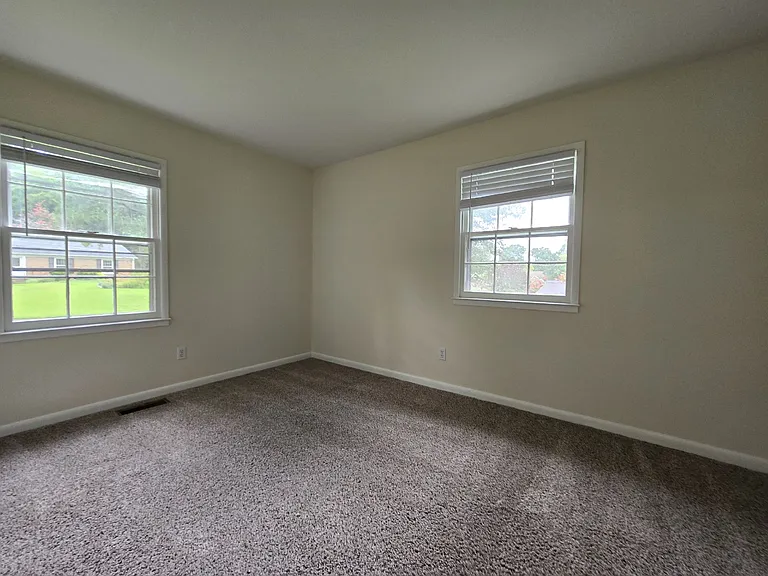 119 Monterey Ln — Photo 10