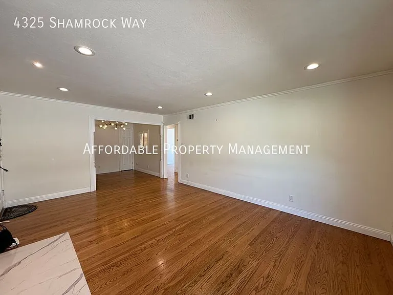4325 Shamrock Way — Photo 6