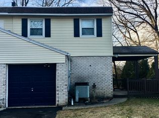 837 Rabbit Ln, Reading, PA 19606