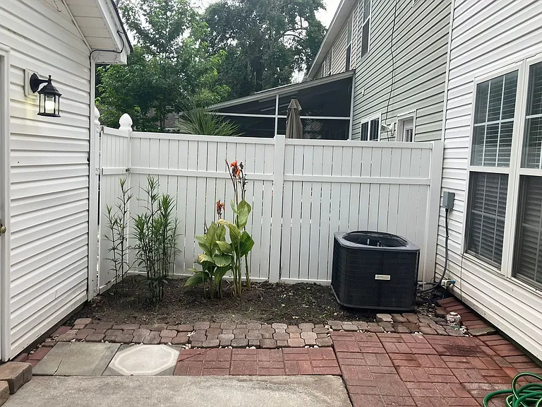 47 Regent Ave — Photo 29