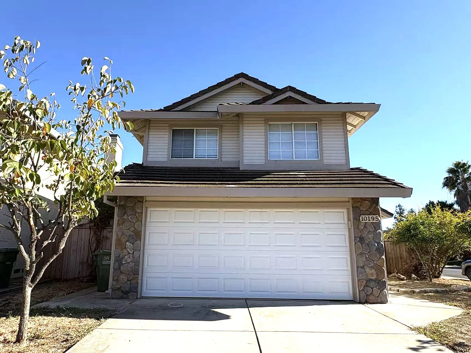 3 bed, 2.5 bath, 1766 sqft, $2,600 — Photo 1